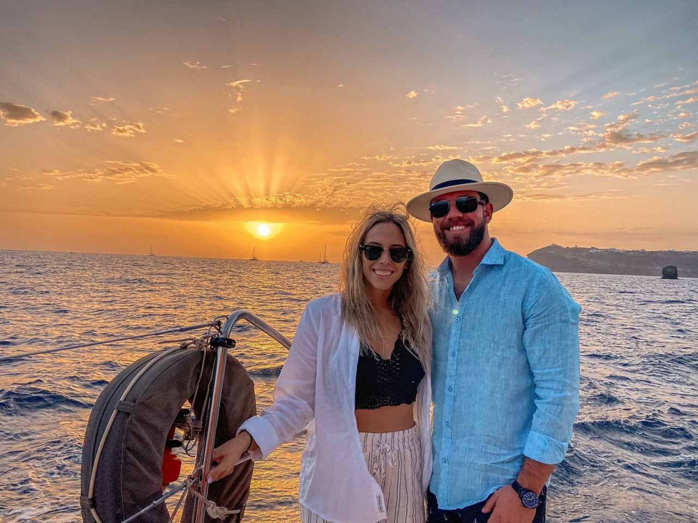 Sunset Cruise in Santorini with Greek Meal and Drinks