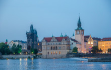 Prague: Sightseeing Boat Cruise with Buffet Dinner