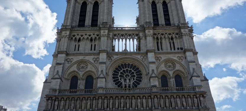 Paris Highlights: Notre Dame Island with Entrance to Sainte Chapelle