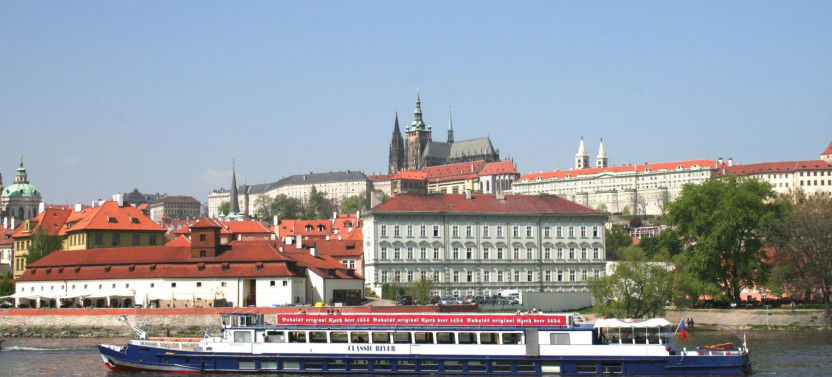 The Best of Prague: Bus, Walking and River Cruise