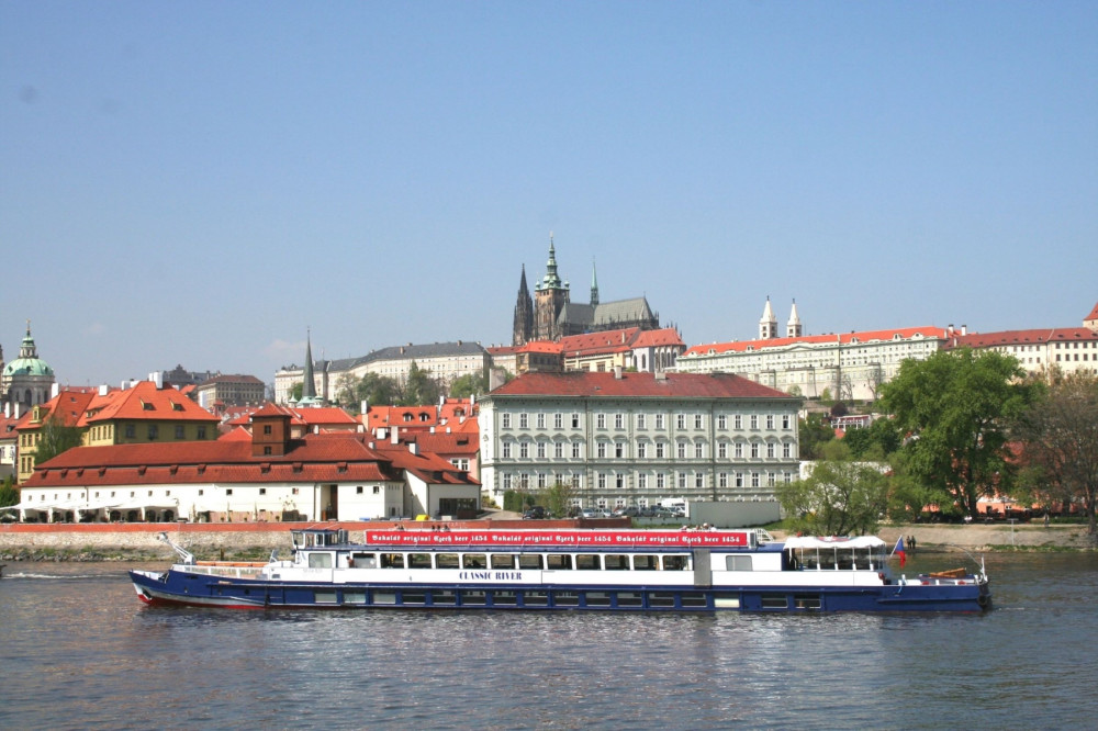 The Best of Prague: Bus, Walking and River Cruise