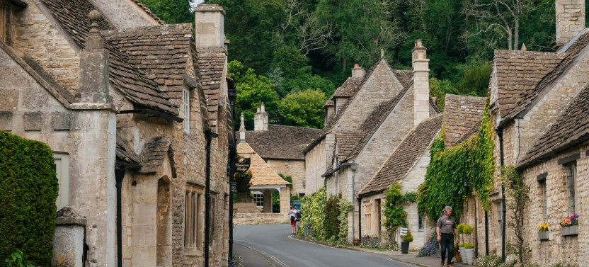 Small Shared Group Hidden Cotswolds & Dark Age England Tour from Bath