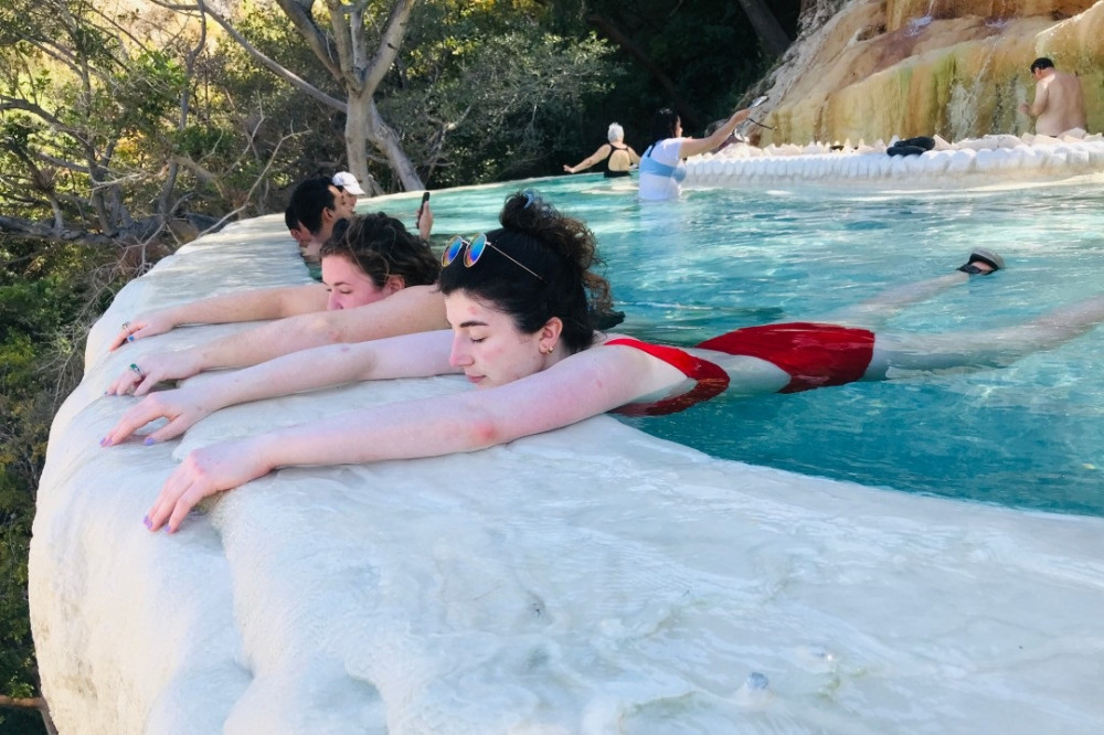 Tour Grutas de Tolantongo: Relax in Amazing Hot Springs and Cascades (2D)