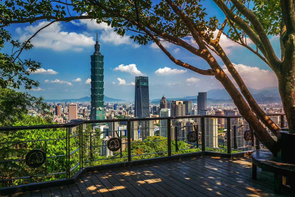 < Private Car: 8 Hour Customized Taipei City Exploration >