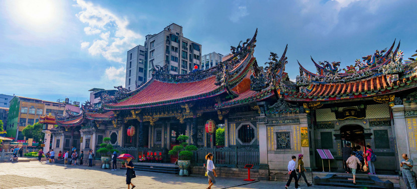 Sweets to Streets: 6-Hour Taipei Adventure with Pineapple Cake DIY