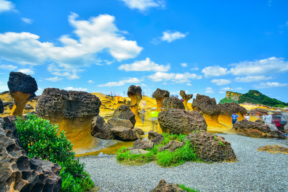 < Private Car: 6-Hour Natural Wonder & Seafood Tour >