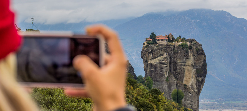 Meteora, Thermopylae & Delphi - 3 Days/2 Nights Tour from Athens