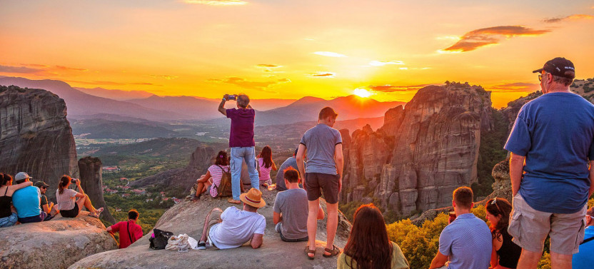 Meteora, Thermopylae & Delphi - 4 Days/3 Nights Tour from Athens