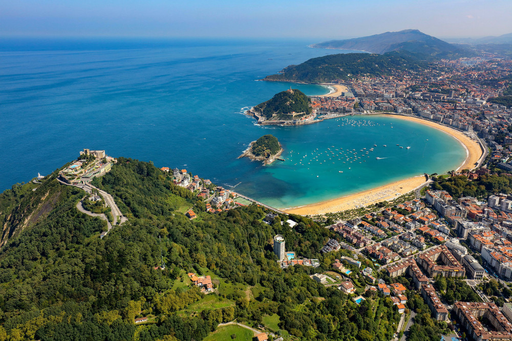 San Sebastian Walking Tour In Mid-Sized Group