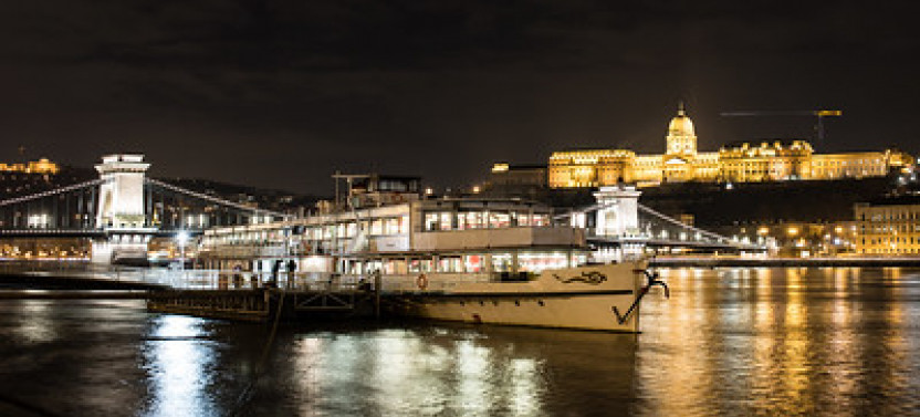 Dinner & Boat Cruise With Live Music