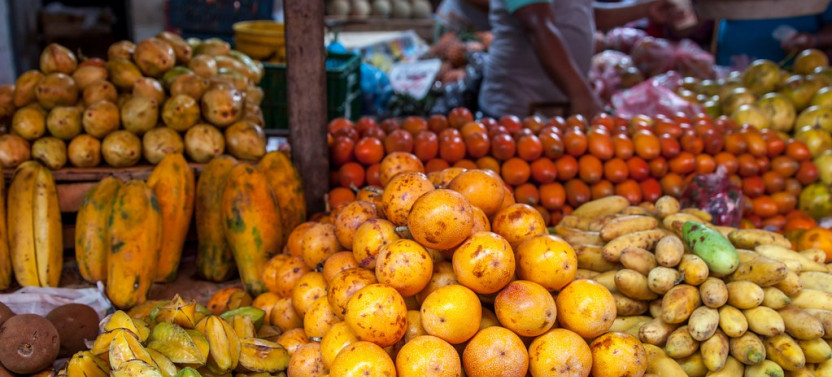 Discover Cartagena's Bazurto Market: Authentic Food & Culture