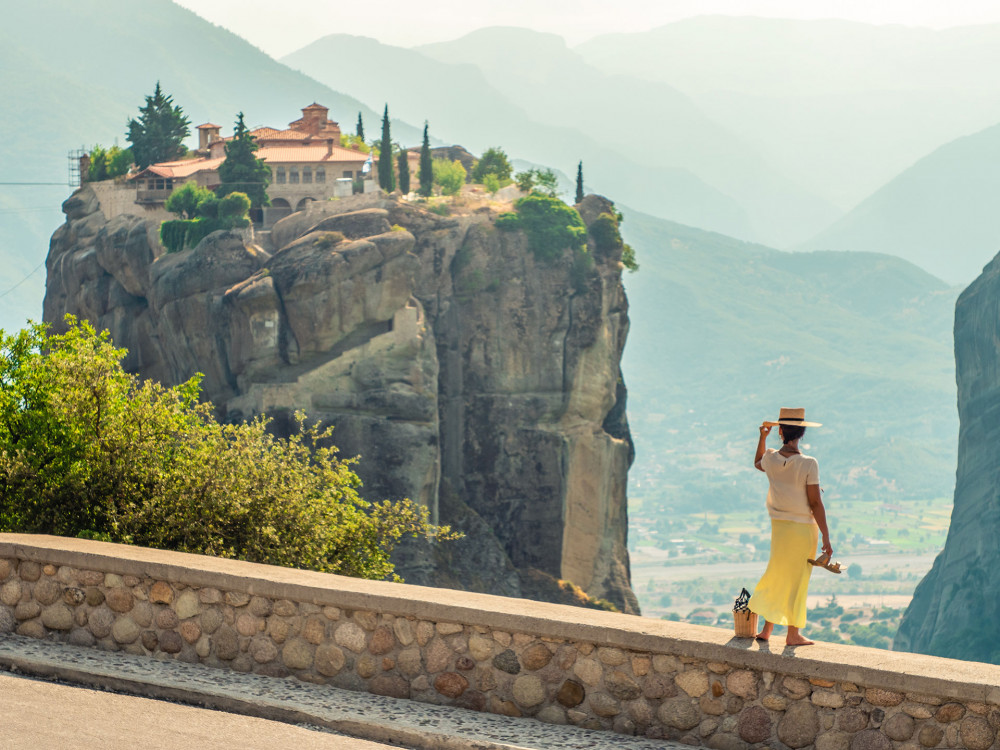 From Athens: Meteora Monasteries & Hermit Caves Day Trip