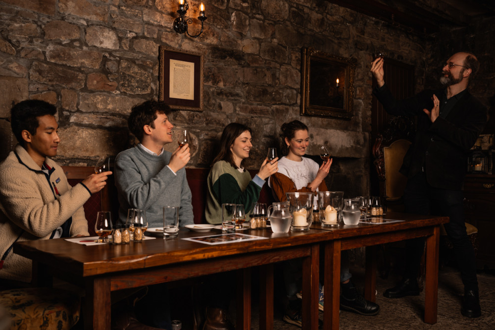 Private Edinburgh Old Town Tour & Whisky Tasting Tour