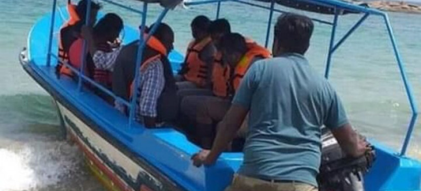 Glass Bottom Boat Ride in Trincomalee
