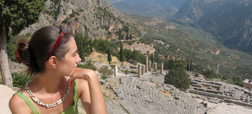 Meteora & Delphi 2 Days/1 Night Tour from Athens