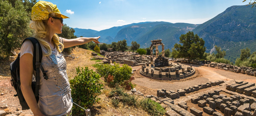 Meteora & Delphi 2 Days/1 Night Tour from Athens