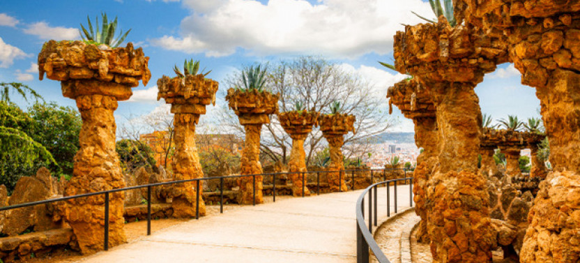 Barcelona: Gaudí's Park Güell Fast-Track Guided Tour, photo 4 of 8