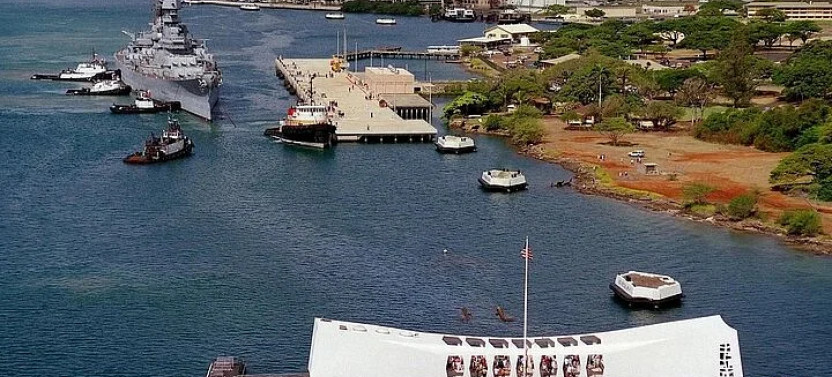 Private Pearl Harbor USS Arizona and USS Missouri