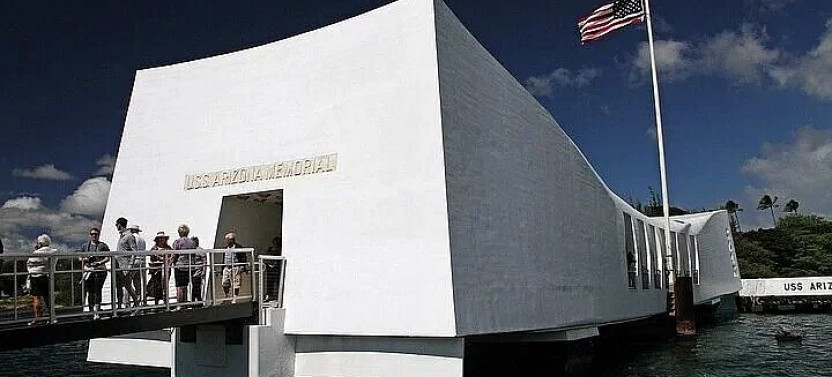 Private Pearl Harbor USS Arizona and USS Missouri