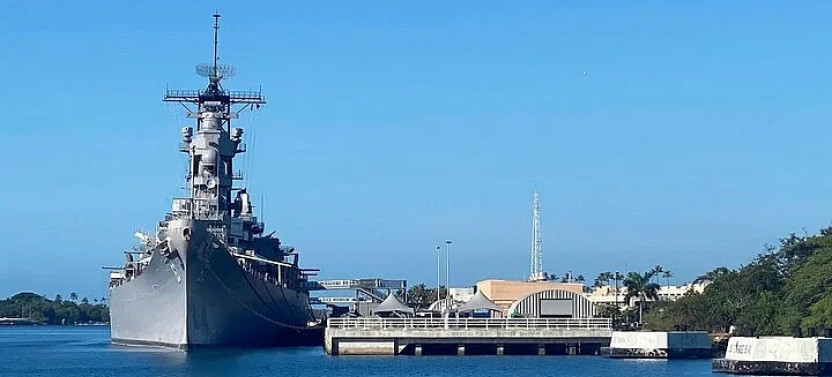 Private Pearl Harbor USS Arizona and USS Missouri