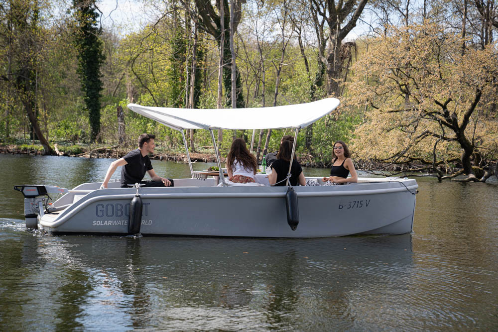 Berlin - Köpenick / 1-Hour Boat Rental (Up to 8 People)