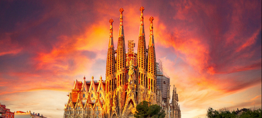 Barcelona: Gaudí's Sagrada Família Fast-Track Guided Tour in English