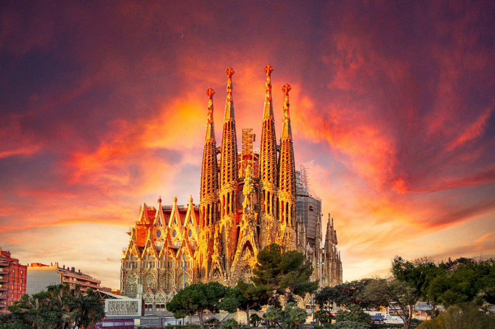 Barcelona: Gaudí's Sagrada Família Fast-Track Guided Tour in English