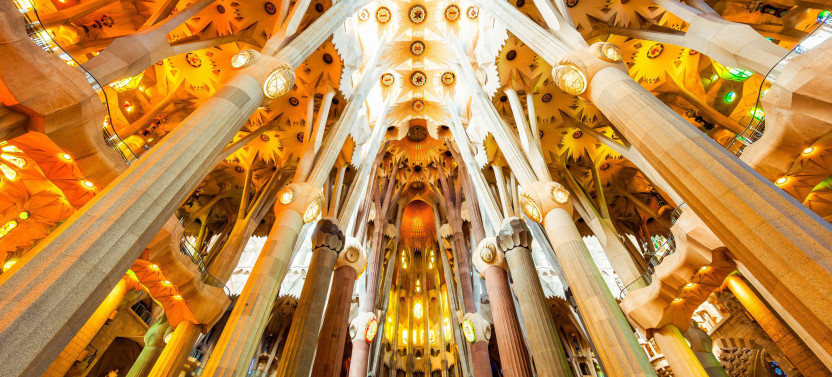 Barcelona: Gaudí's Sagrada Família Fast-Track Guided Tour in English, photo 2 of 4