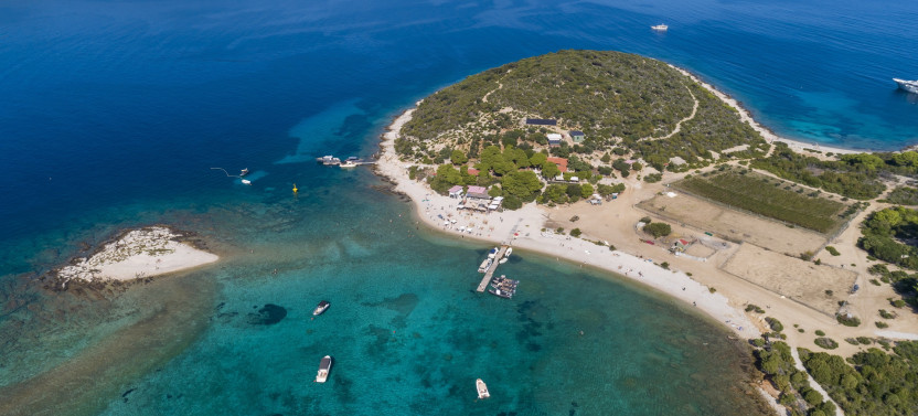 5 Island Private Boat Tour to Blue Cave, Budikovac, Hvar & Pakleni Island