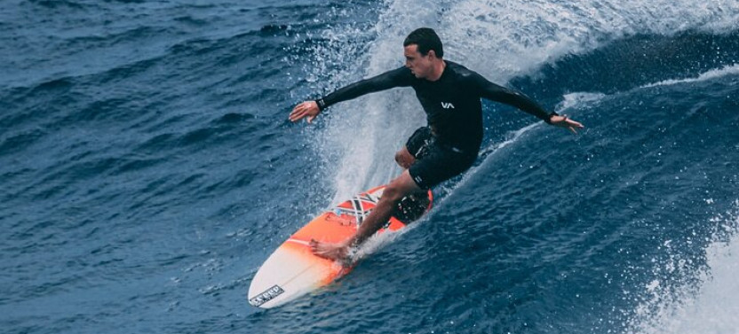 Surfing in Mount Lavinia