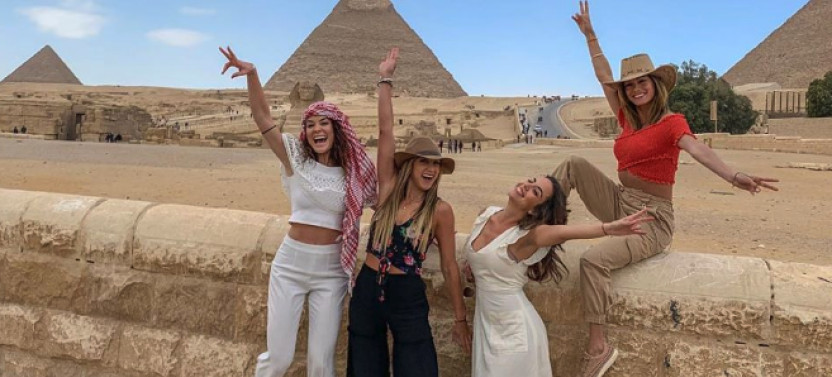Cairo Short Layover Tour To Giza Pyramids, Sphinx & Bazaar