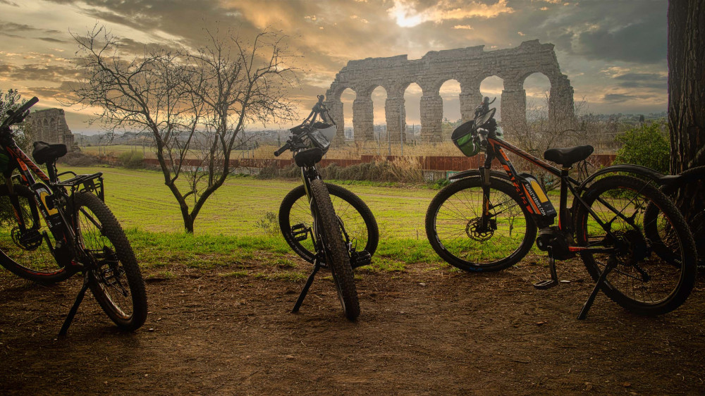 Appian Way Aqueducts eBike tour with Catacombs and Brunch