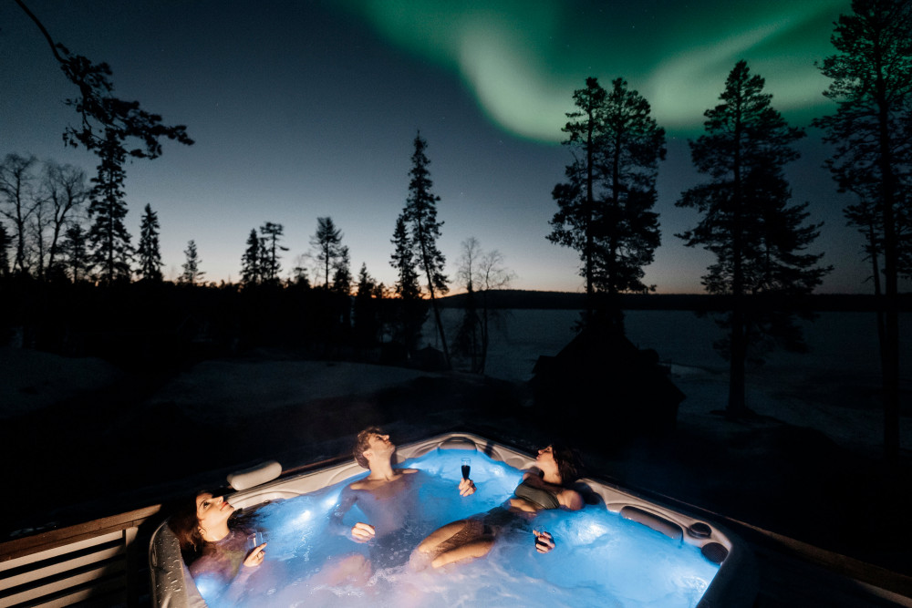 Arctic Sauna and Jacuzzi With Northern Lights