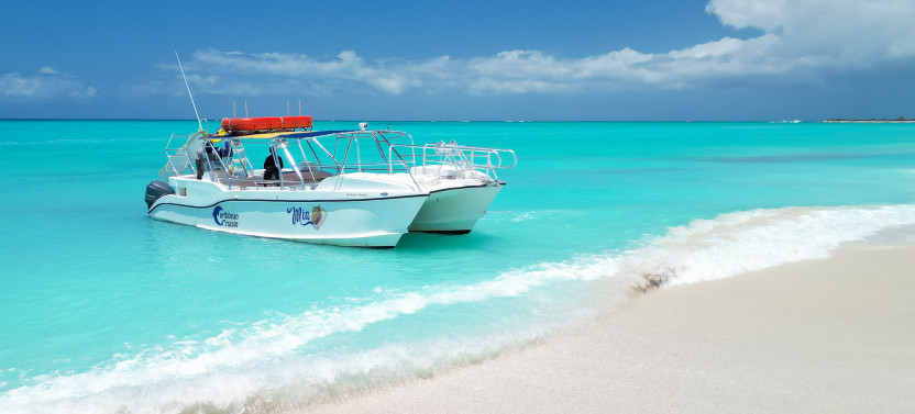 Private Boat Charter Full Day With Stop at the TIKI Bar