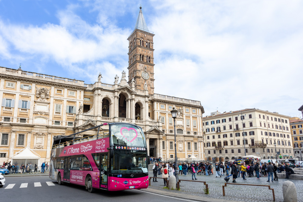 Hop-on Hop-off 24H and Santa Maria Maggiore with Audioguide