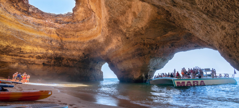 Catamaran Mara Caves, Swim & Food