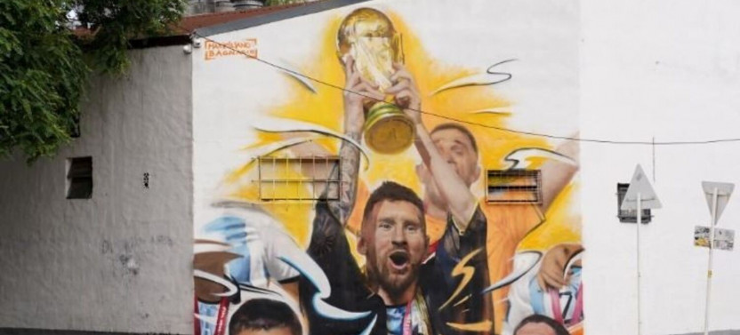 Argentine Football Legends Graffiti Tour: Messi & Maradona