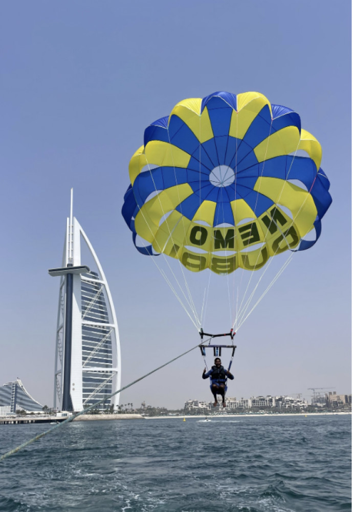 Parasailing in Dubai