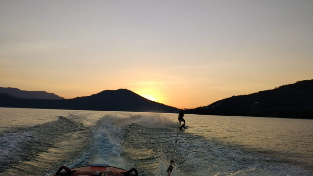 Valle de Bravo Tour: Walk in Magical Town and Ride a Jet Ski and ATV