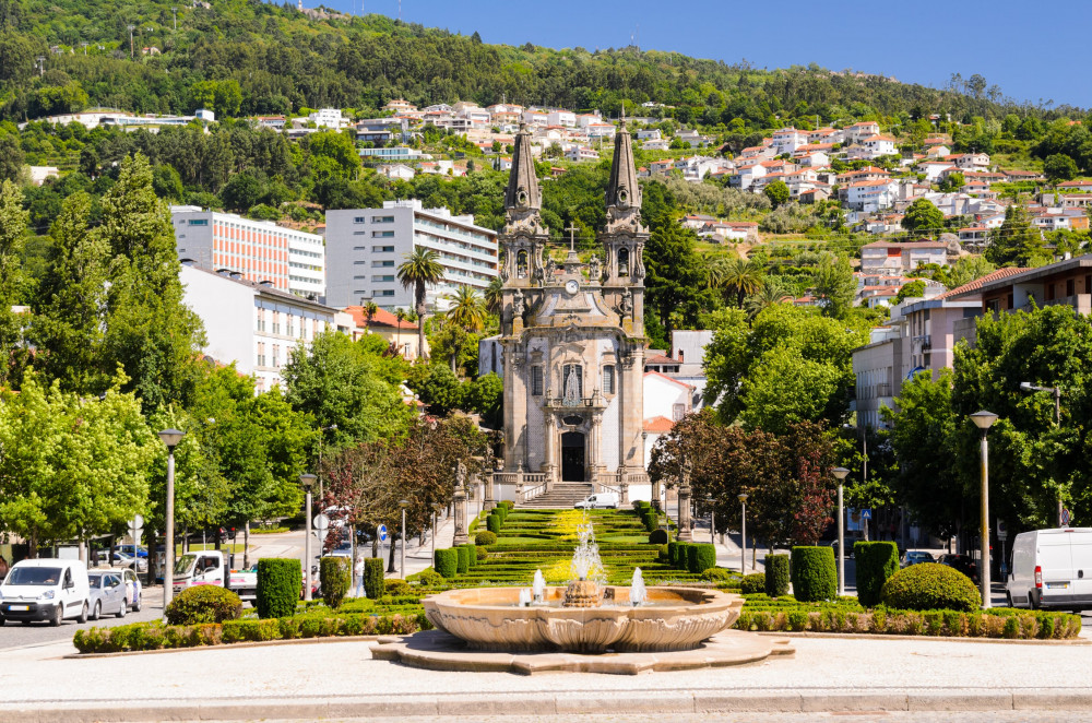 Minho (Braga & Guimarães) Full Day Tour from Porto