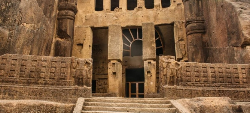 Private Dharavi Slum With Kanheri Caves Tour