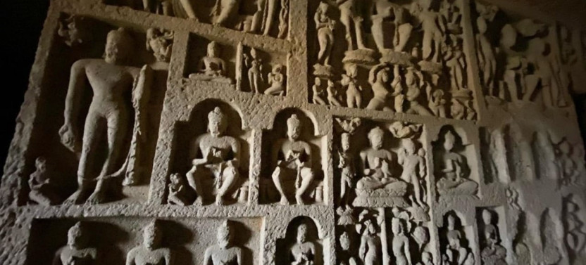 Private Dharavi Slum With Kanheri Caves Tour