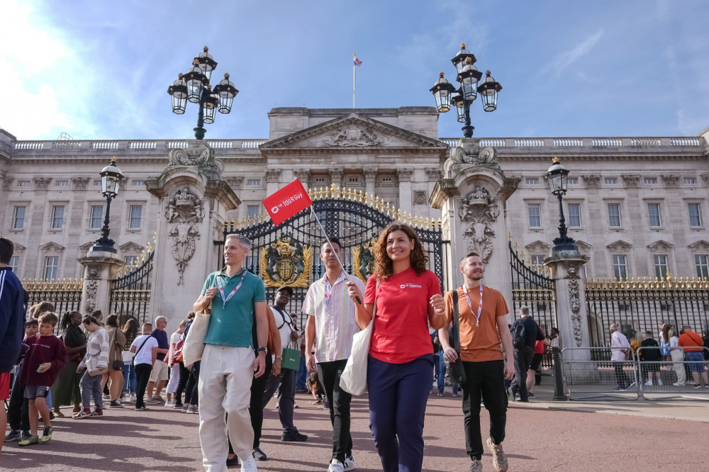 London: Royal Walking Tour and Buckingham Palace Audio Tour