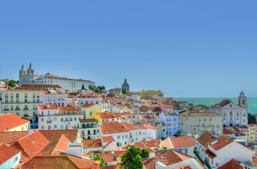 Private Transfer from Seville to Lisbon with Optional Stop (or Reverse)