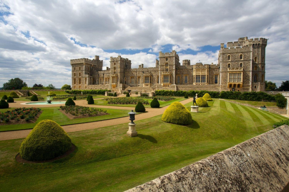 London Royalty Icons Westminster to Windsor Castle