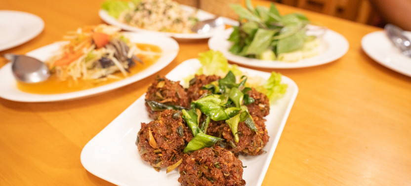 Small Group Bangkok Evening Food Tour by Tuktuk