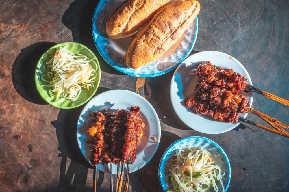 Small Group Old Siem Reap Evening Food Tour At Sunset with Tuktuk