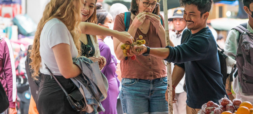 Small Group Phnom Penh Morning Market & Breakfast Food Tour
