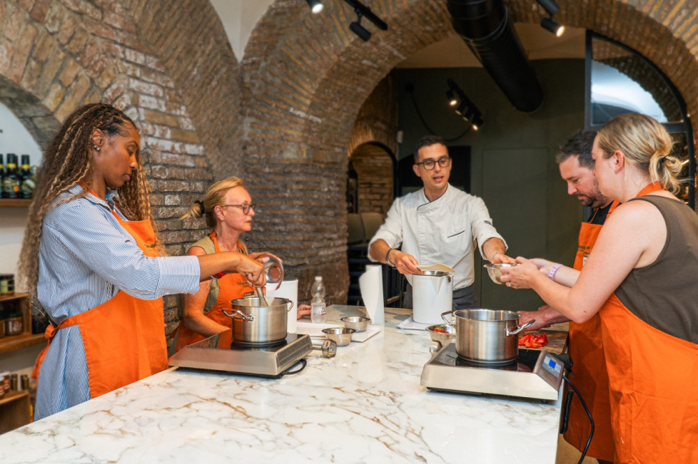 Rome: Cooking Class - Pizza & Gelato with Free Flowing Wine