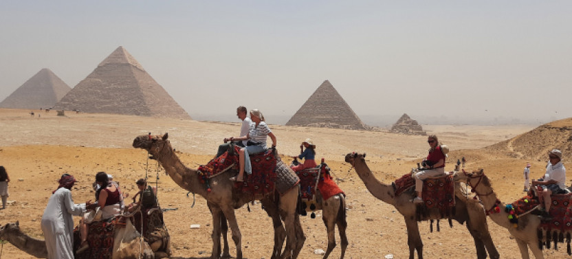 VIP Giza Pyramids by Golf Cart & Grand Egyptian Museum Experience